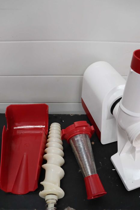 ARDES, Електрическа преса за домати със стоманен филтър AR74AM80