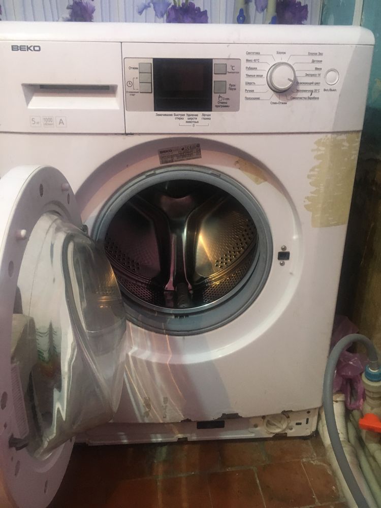 Продам стиральную машинку Веко надо поменять плату а так все работает