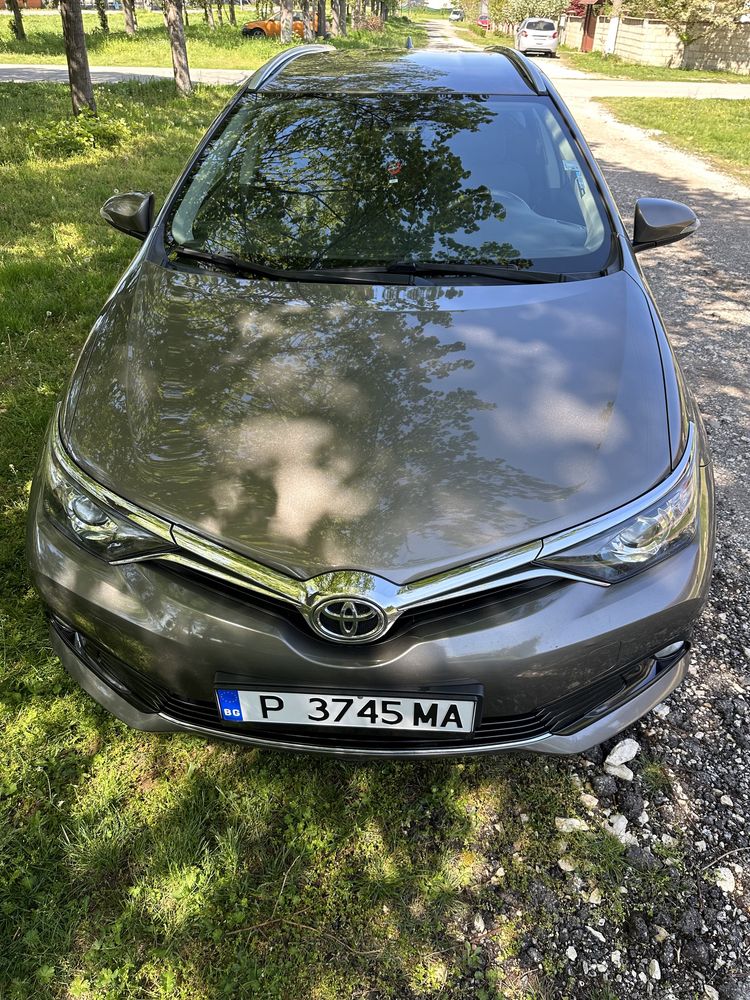 Продавам Тойота Аурис 2019 г