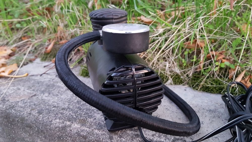 Компресор за гуми 12 волта