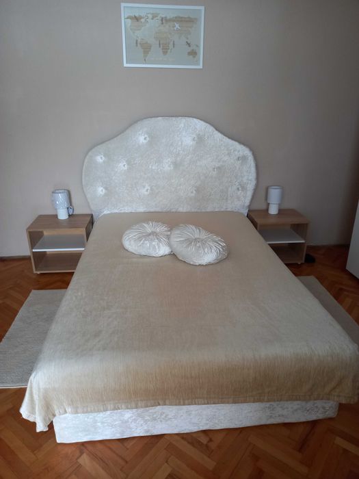 Под наем тристаен обзаведен и оборудван в идеален център на Добрич