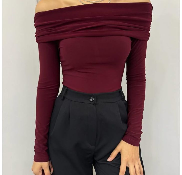 Кофта с открытыми плечами, бордовая