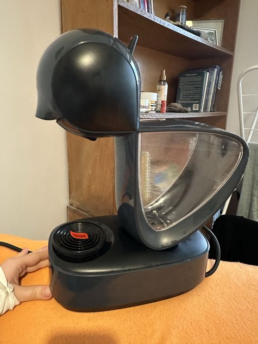 Кафемашина Dolce Gusto Infinissima с кутия 34 капсули тъмно синя