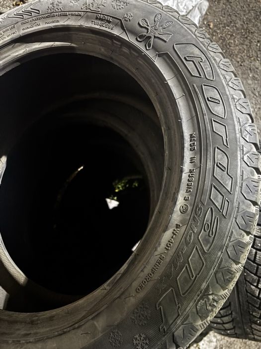 Резина на р16 ,частично шипы есть