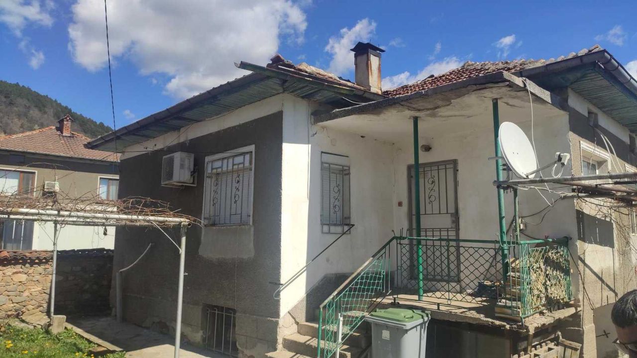 Продава се Къща в София, Люлин - център - 75 кв.м за 800 €/кв.м - Снимка #1