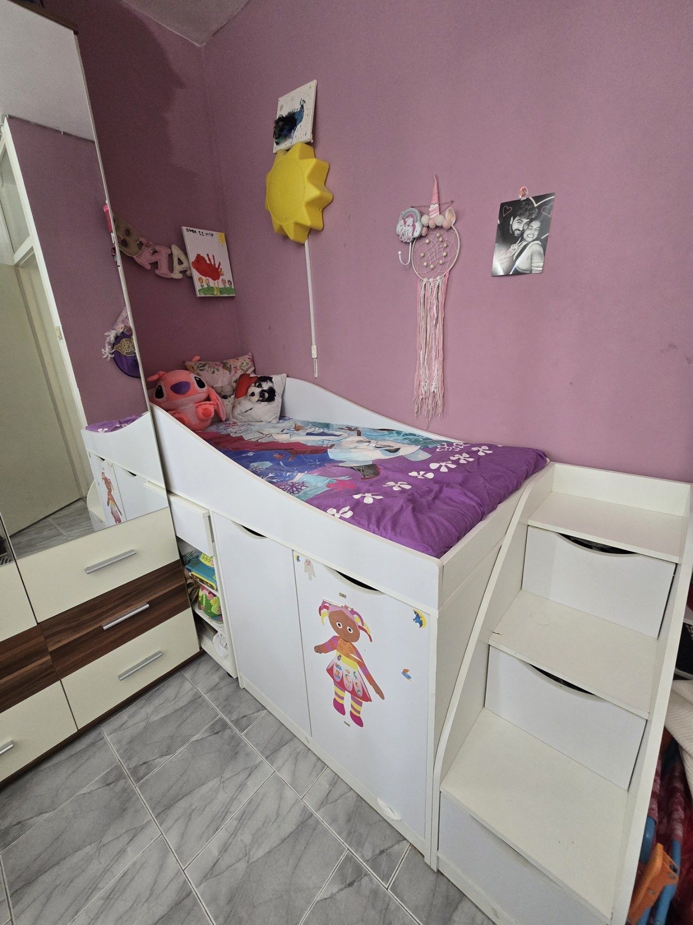Детско легло със стълби