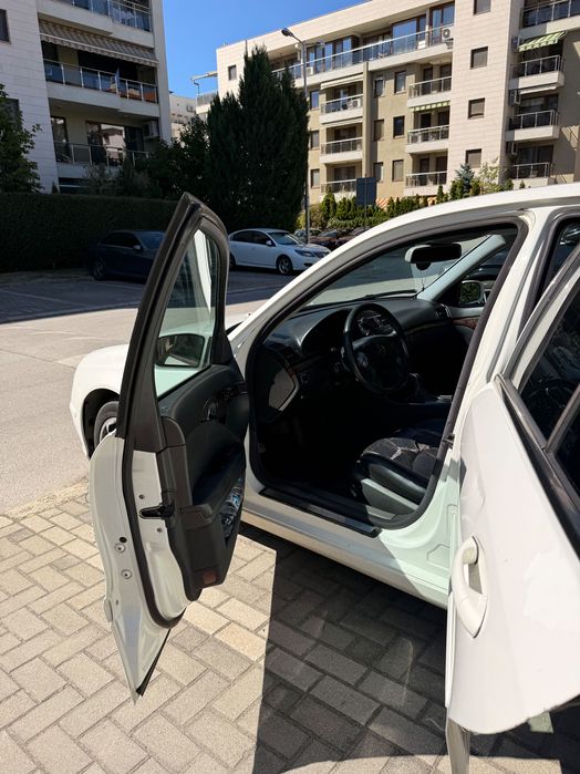 Придава се Mercedes E220