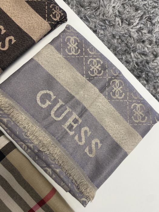 Eșarfa dama Guess