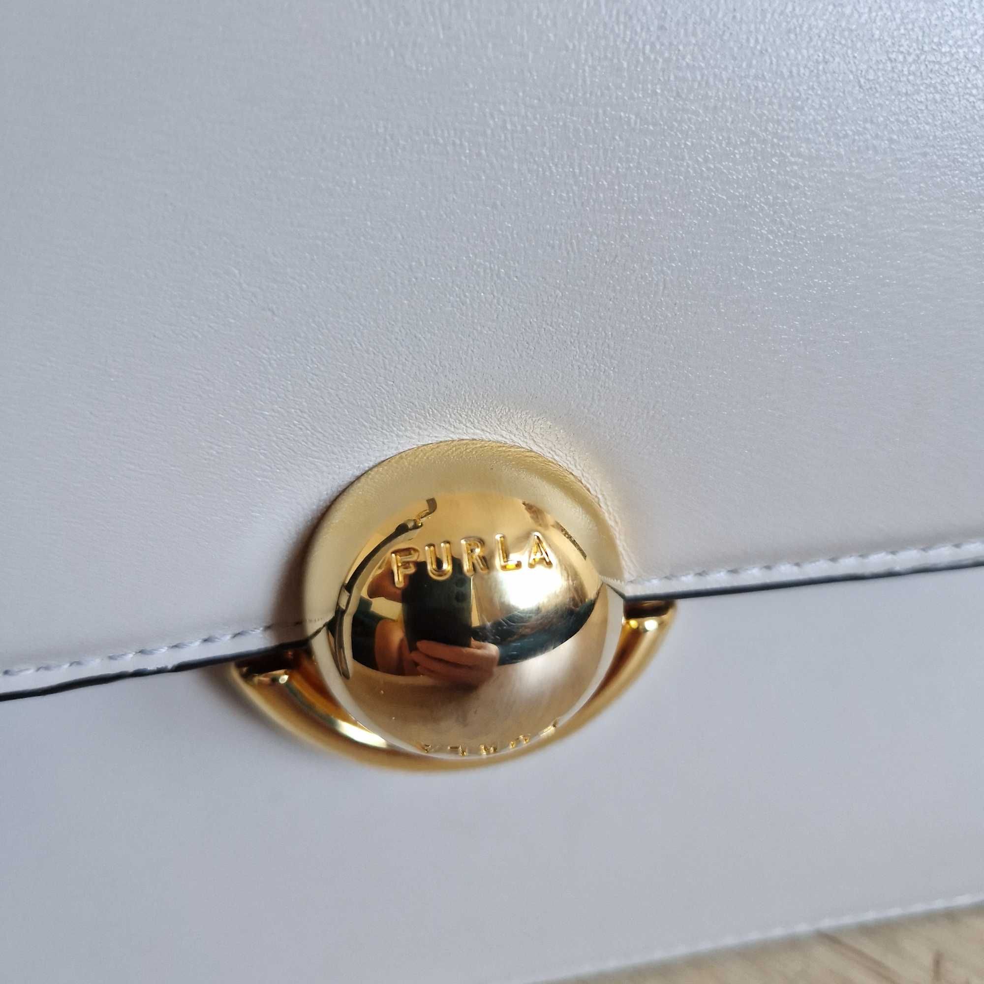 Geanta FURLA SFERA S Top Handle

Culoare Vaniglia