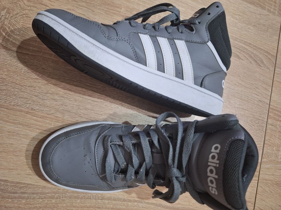 Маратонки адидас