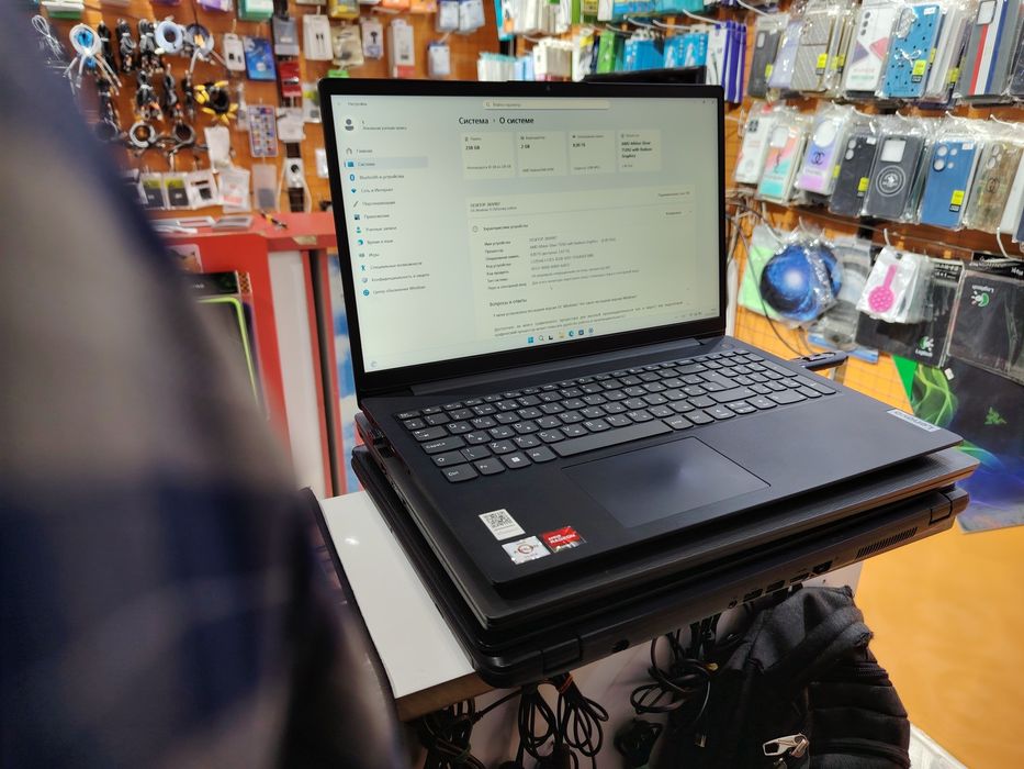 Noutbuk sotiladi Lenovo