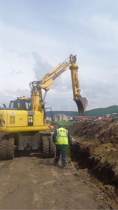 Komatsu- excavator pe roti PW 160-7K