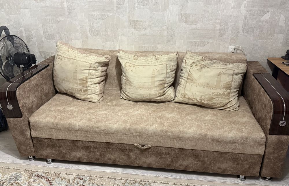 Диван бежевый 220 см