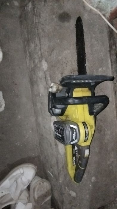Vând drujba pe acumulator