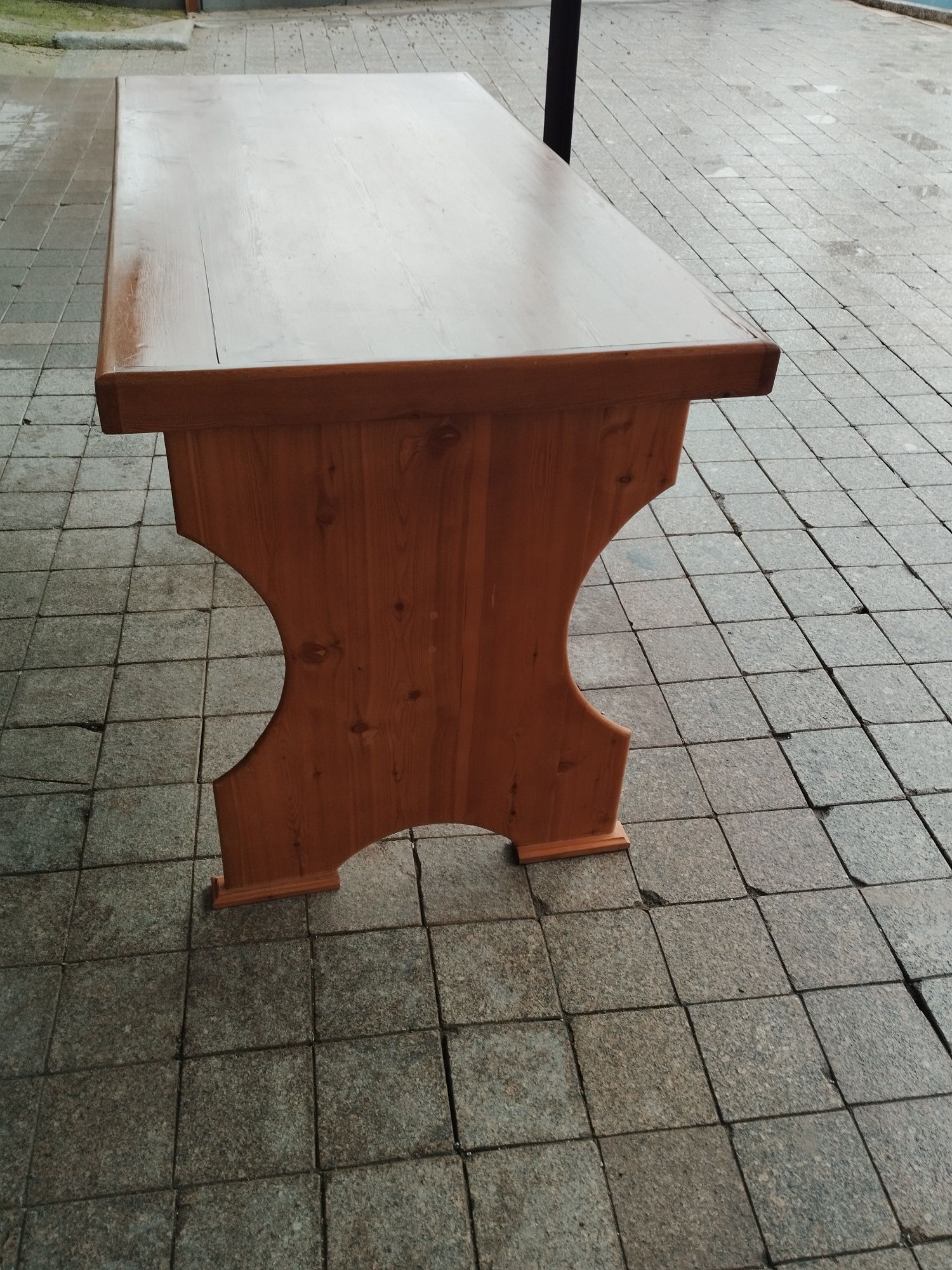 Стол деревянный .