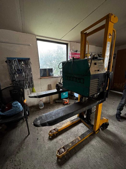 Stivuitor manual hidraulic cu ridicare la 1,6 m/1000 kg