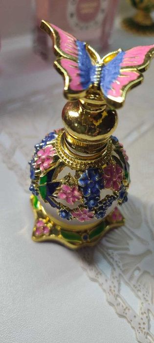 очень красивый флакон для парфюма.