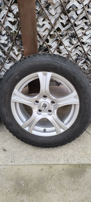 Jante aliaj 5x114,3 cu anvelope iarna 215/60/16 Qashqai Juke Duster