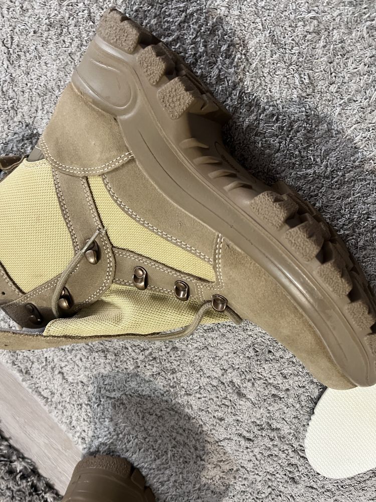 Bicanci miltari desert goretex , noi