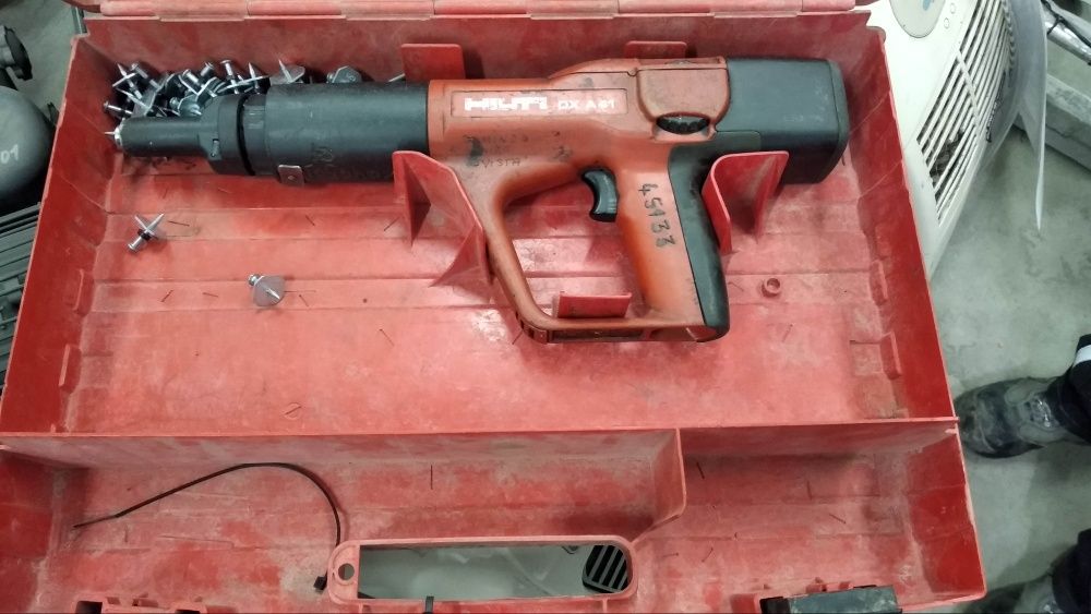 Пистолет за пирони бетон метал Hilti под наем от Рентекс