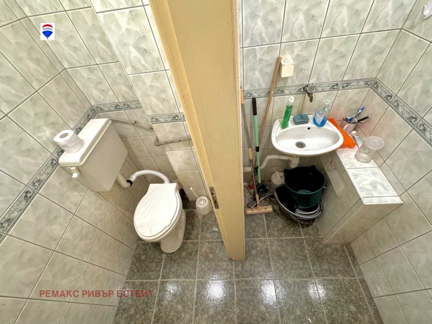 Търговско помещение под наем кв. Широк център