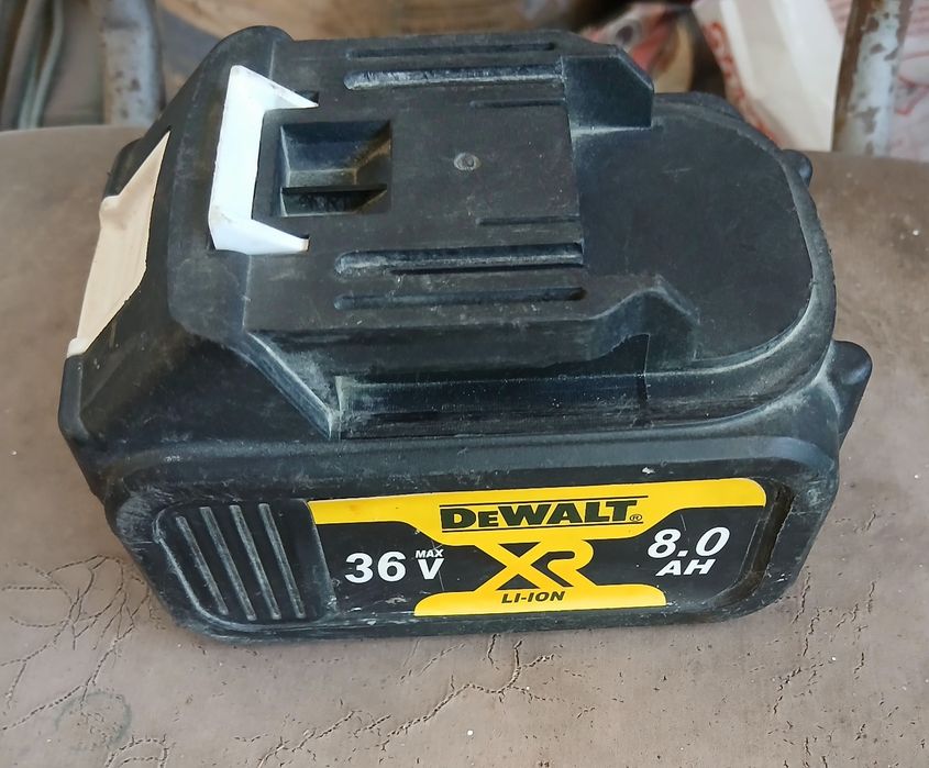 Продавам Батерия DeWALT  36V 8.0AH