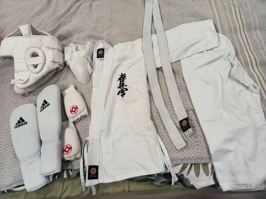 Полный набор кимоно и аммуниция от 5 до 8 лет подойдет