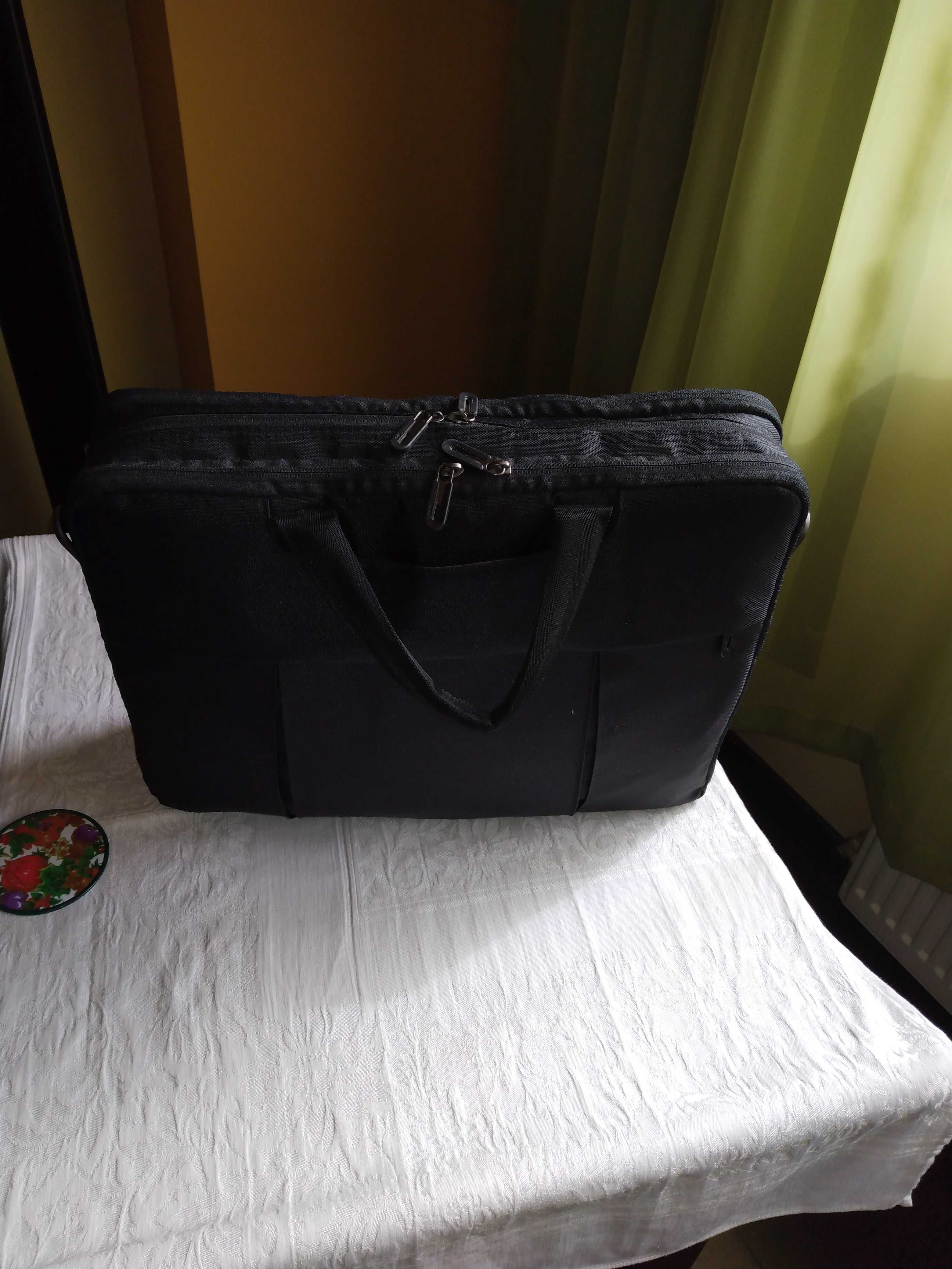 Laptop Hewlett Packard  - 17" - cu geanta transport