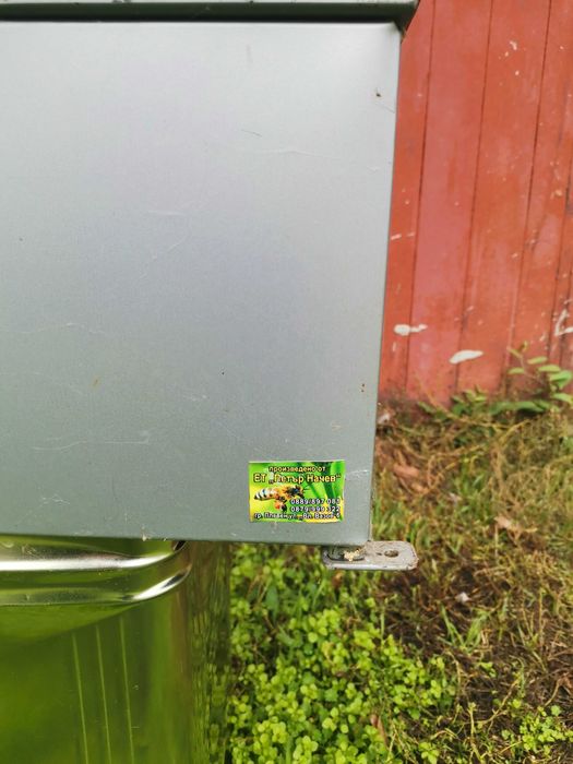 Машина за пробиване на пчелни рамки