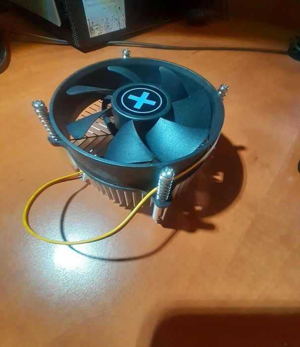 Procesor I5 9400F + Cooler Schyte Katana 3