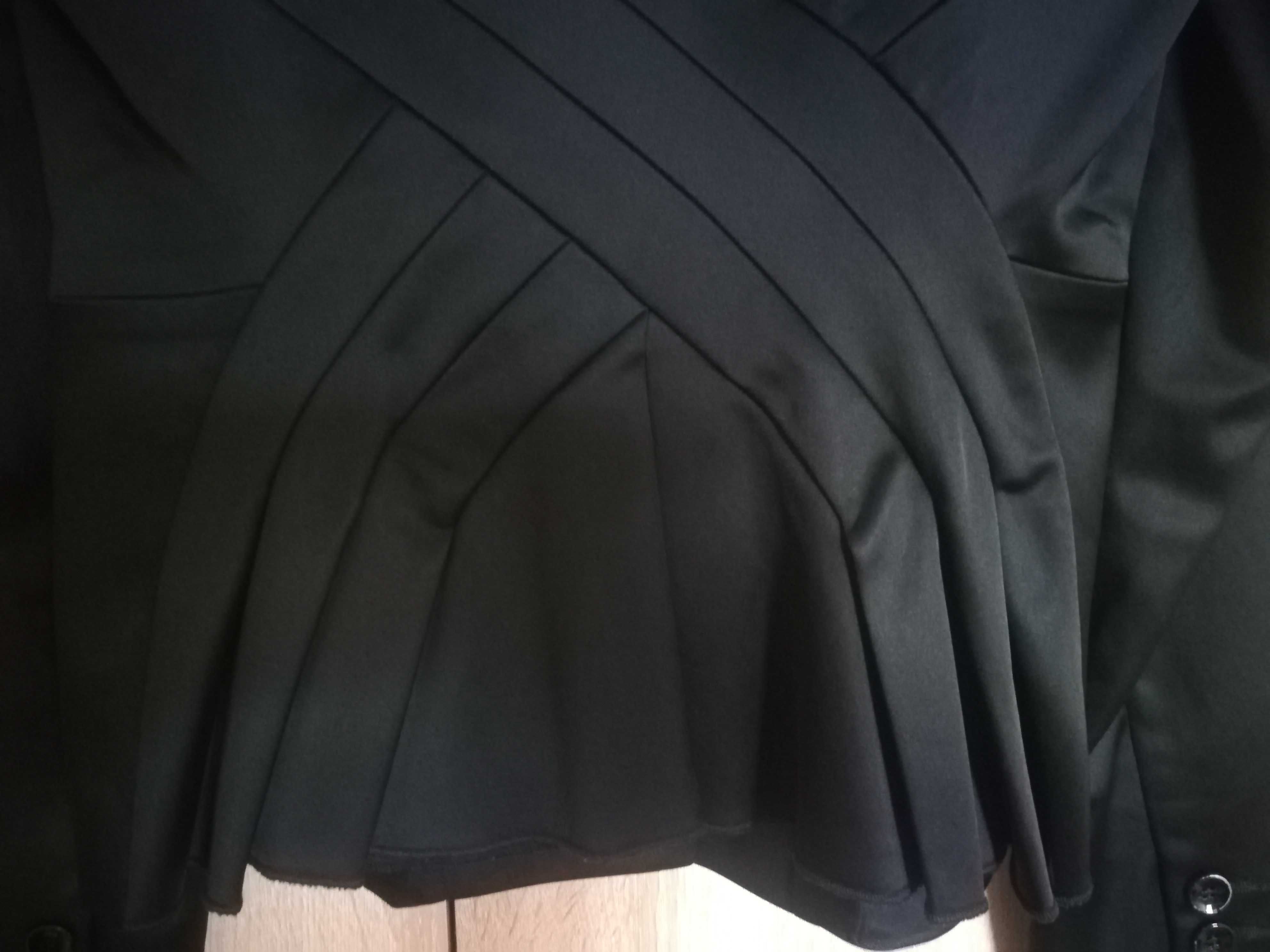 Елегантен черен дамски костюм,размер 36 /S/