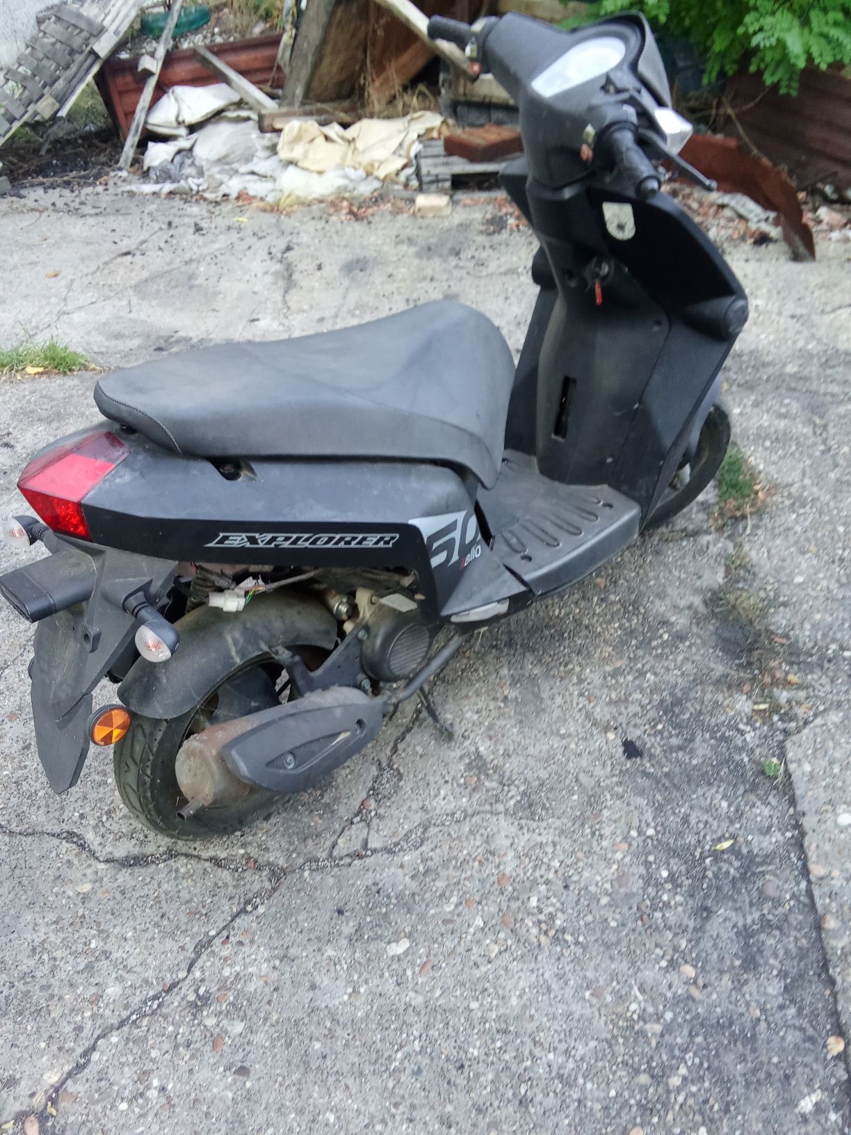 Продавам 50 кубика скутер