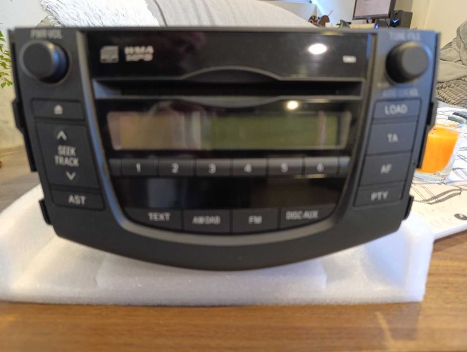 авторадио CD MP3 за TOYOTA RAV4 в перфектно състояние