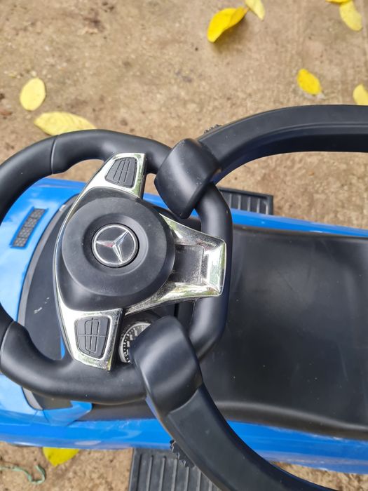 Кола за яздене с дръжка Chipolino - Mercedes C-Class, синя
