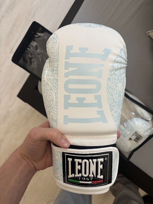 Боксoви ръкавици Leone и бинт everlast elite 2