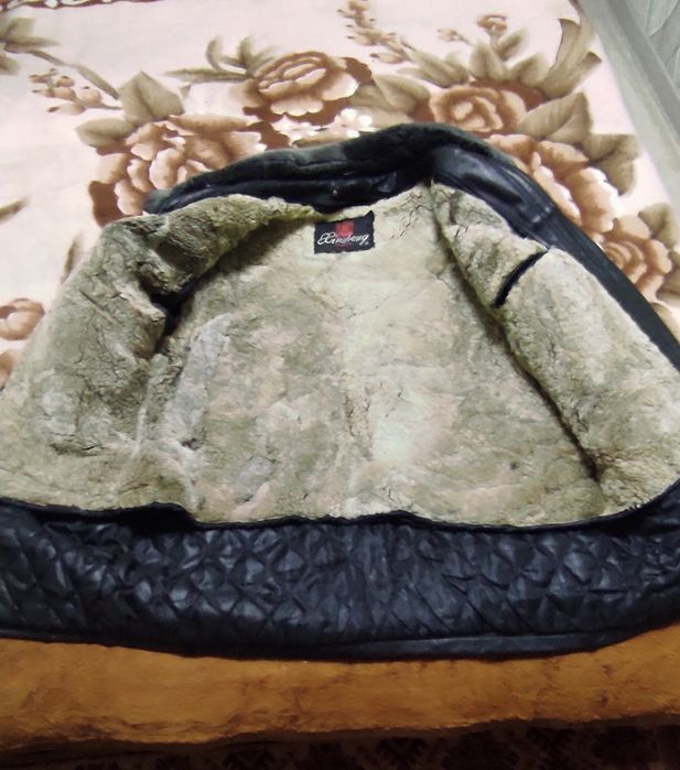 Продается Куртка,чистая кожа.