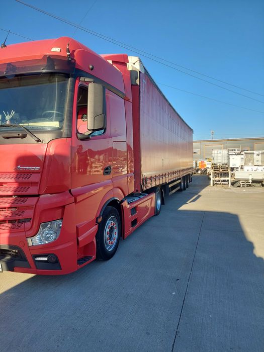 Cap tractor plus semiremorca