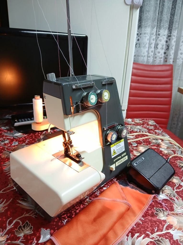 Masina de încheiat si surfilat OVERLOCK PRIVILEG 4000 -1