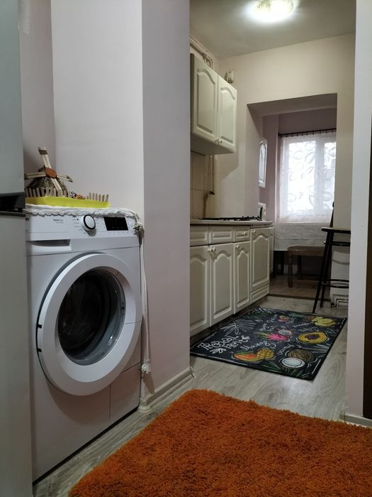 Închiriez garsonieră