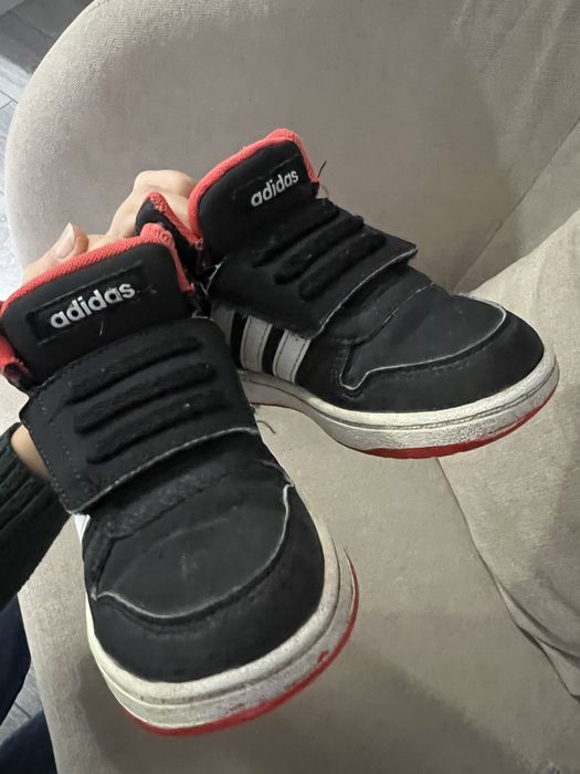 Adidasi baiat 25