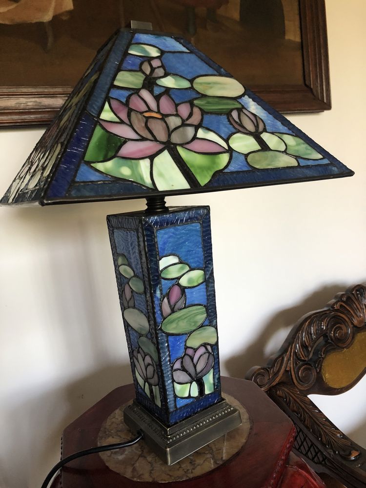 Veioza,lampa englezeasca stil Tiffany,cu nuferi