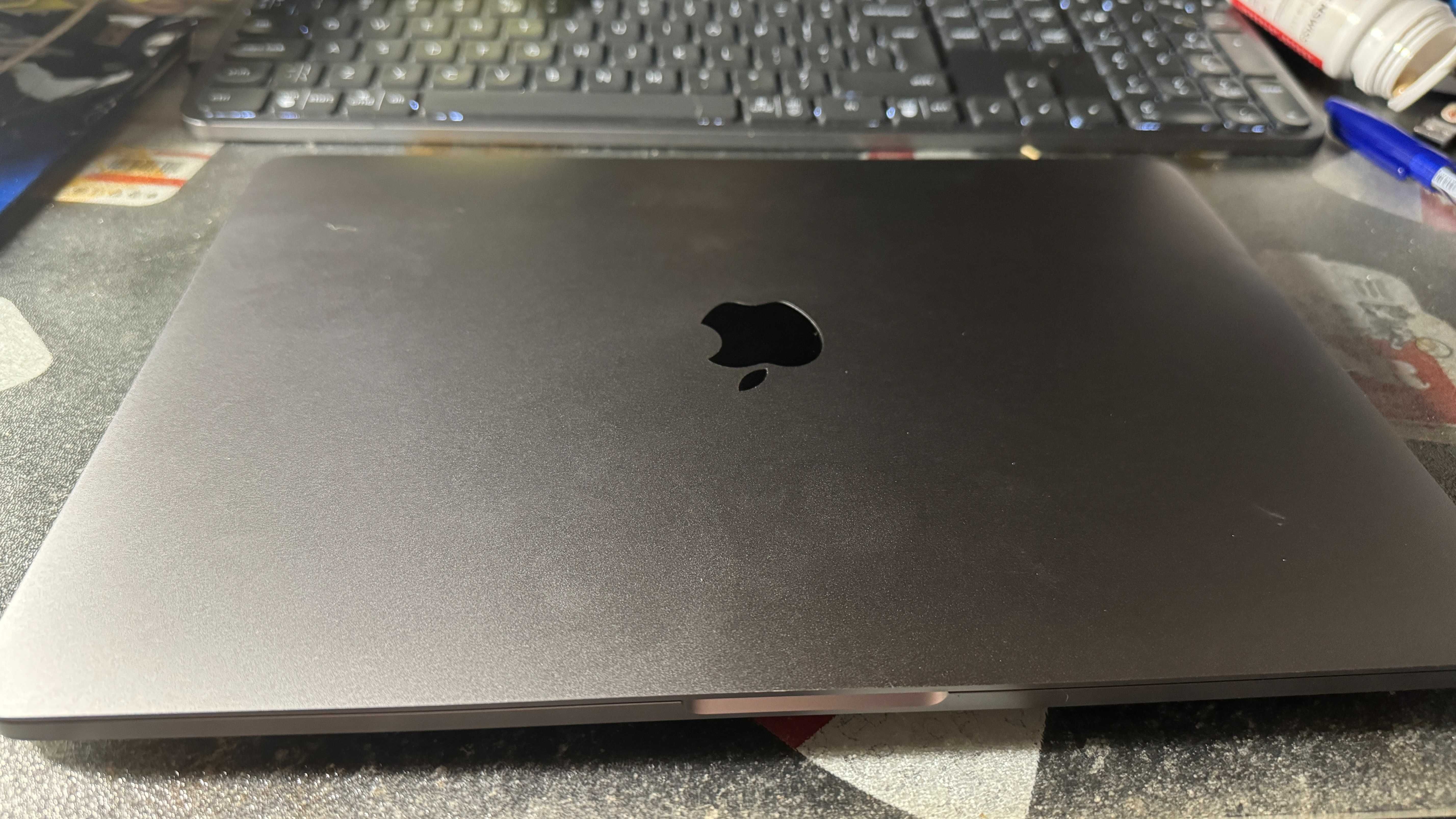 Macbook Pro i5 2.4GHz, 2019, 4 Thunderbolts, Touchbar 16GB RAM, 256GB