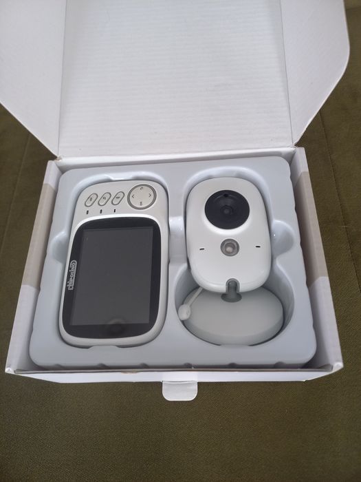 Продавам бебефон Chipolino, с подаръци