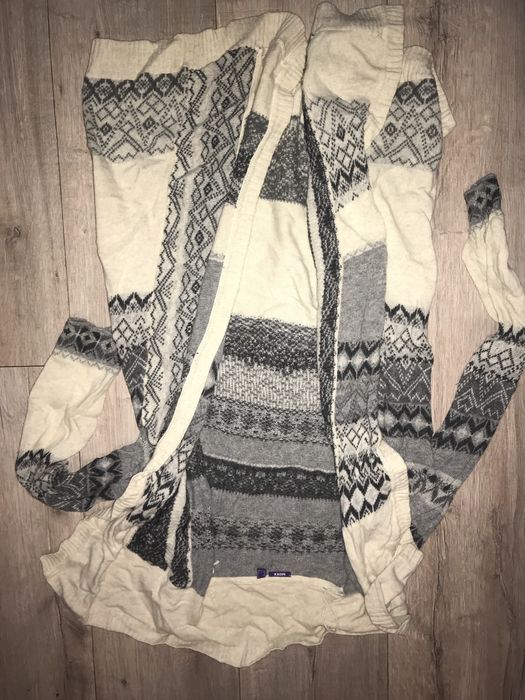 vand salopeta, blugi, fular, cardigan