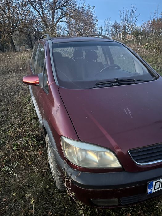Vand Opel Zafira cu motor defect