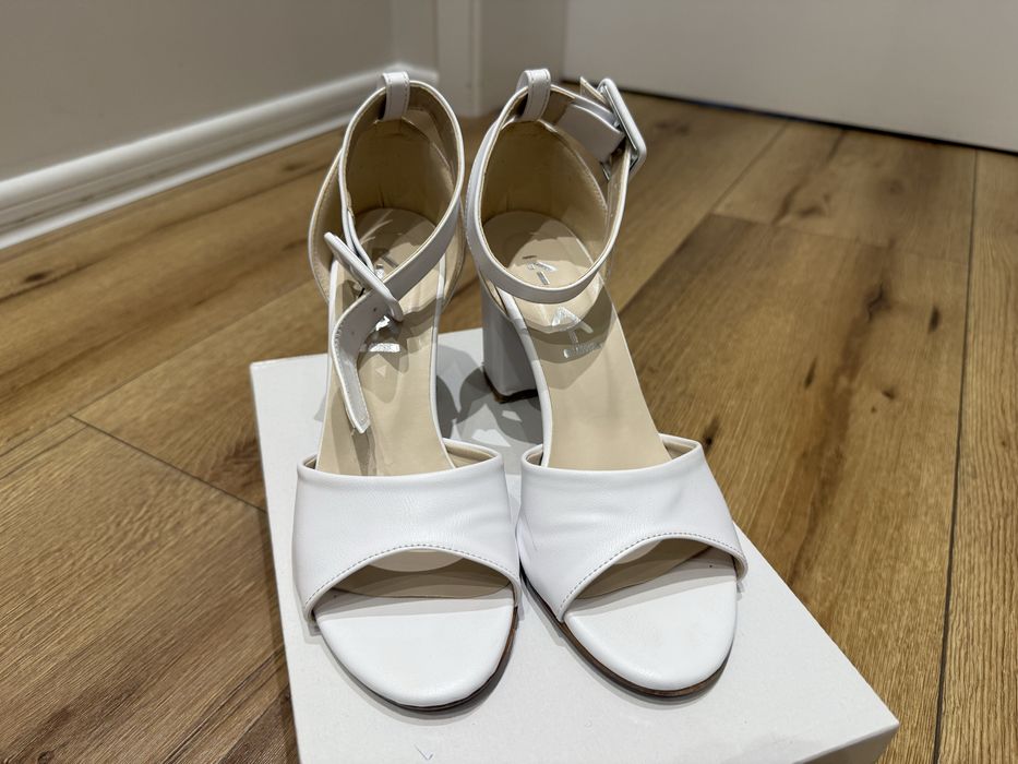 Дамски сандали - бели, червени, бежови