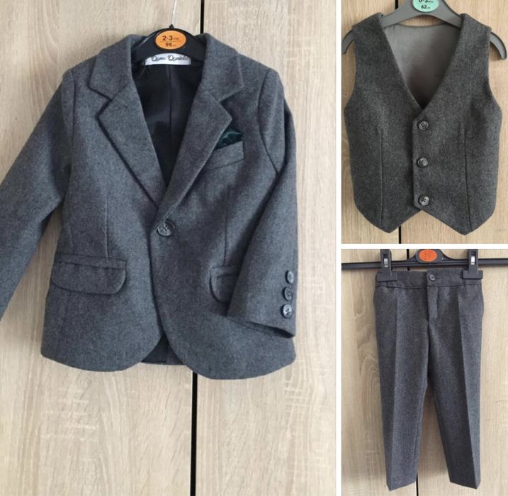 Vand costum pentru ocazii baieti marimea 86-92