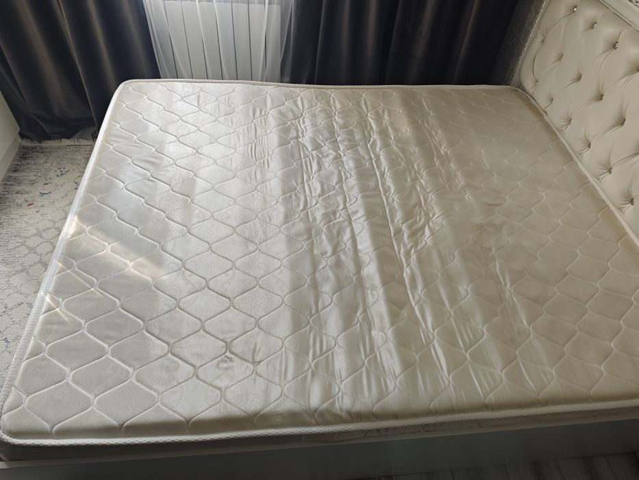 Матрас б/у в нормальном состоянии