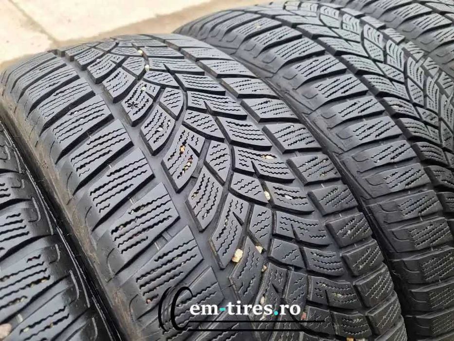 SET 4 Anvelope Iarna 215/55 R17 GOODYEAR UltraGrip Performance + 98V