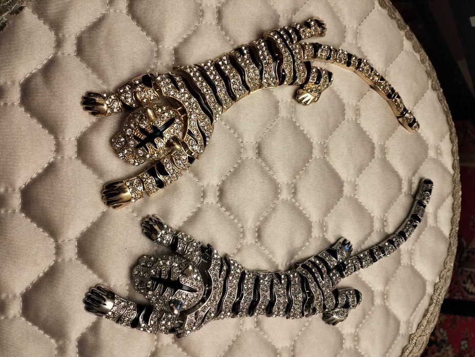 Красивая брошь тигр на плечо пальто, платья